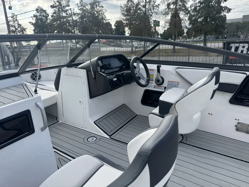 Slide: The Image of Yamaha 195S 2020 - 13