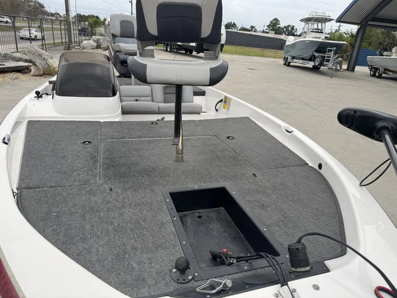 Slide: The Image of Skeeter SX180 2000 - 11