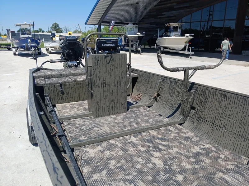 Slide: The Image of Gator Trax 17X54 2025 - 12