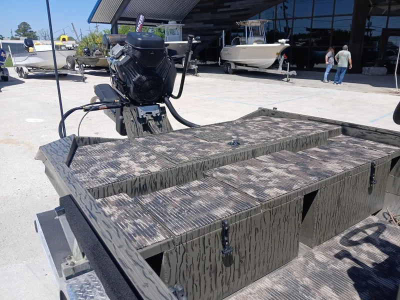 Slide: The Image of Gator Trax 17X54 2025 - 7