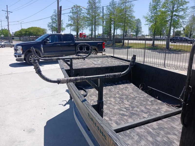 Slide: The Image of Gator Trax 17X54 2025 - 8