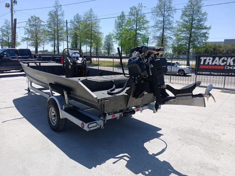 Slide: The Image of Gator Trax 17X54 2025 - 9