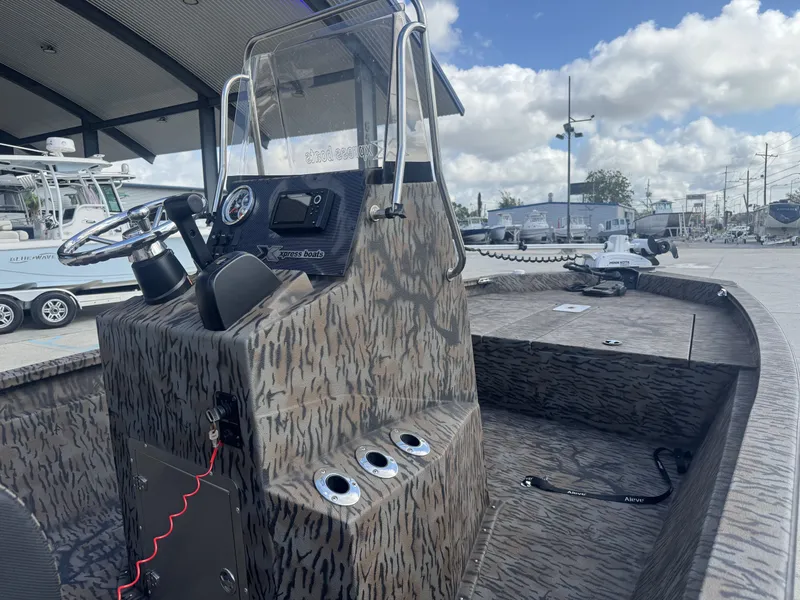 Slide: The Image of Xpress H190B Bay 2025 - 10