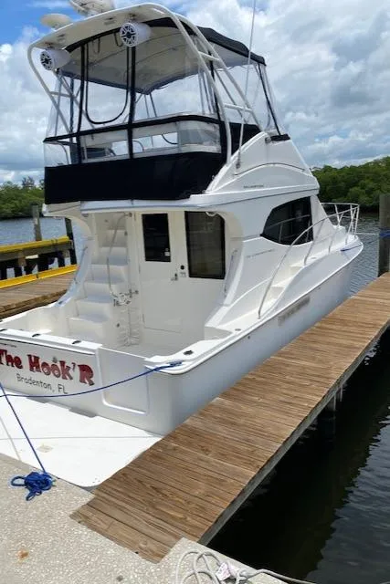 Slide: The Image of 2007 Silverton 33 Convertible yacht docked on a sunny day. - 48