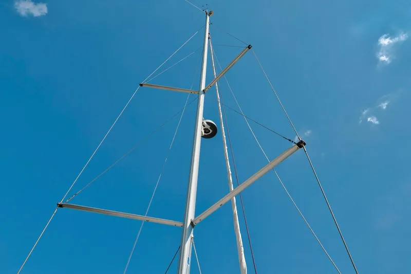 Slide: The Image of Mast of 2021 Jeanneau Sun Odyssey 440 sailboat against clear blue sky. - 22