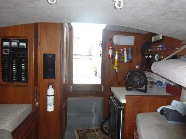 Slide: The Image of Albemarle 320 Express Fisherman (DIESEL) 1992 - 11