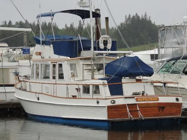 Slide: The Image of Grand Banks 36 Heritage Classic 1989 - 1