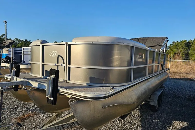 The Image of 2021 Bentley Pontoons 223 Fish-N-Cruise pontoon boat on trailer, parked outdoors. - 1