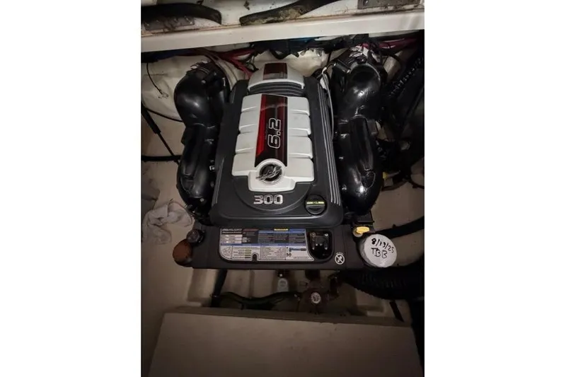 Slide: The Image of Engine of 2018 Sea Ray Sundancer 260 boat, featuring a 6.2L 300 horsepower motor. - 11