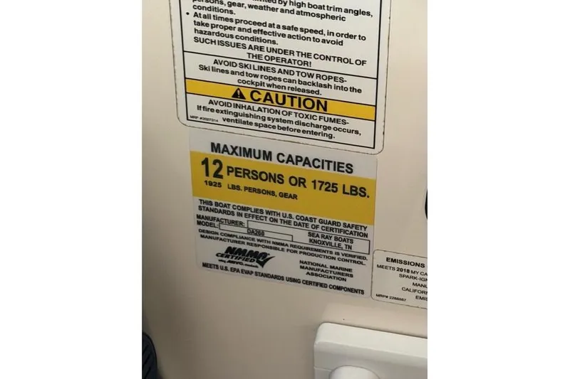 Slide: The Image of 2018 Sea Ray Sundancer 260 capacity label, max 12 persons or 1725 lbs. - 26