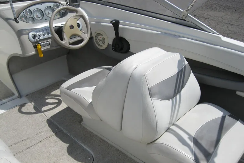 Slide: The Image of Boat seating area with cup holders on a 2005 Maxum 1900 SR3. - 14