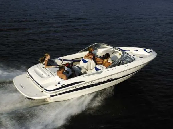 Slide: The Image of 2005 Maxum 1900 SR3 boat engine, featuring a 4.3L Mercury MerCruiser. - 21