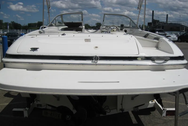 Slide: The Image of 2005 Maxum 1900 SR3 boat rear view with swim platform and ladder. - 5