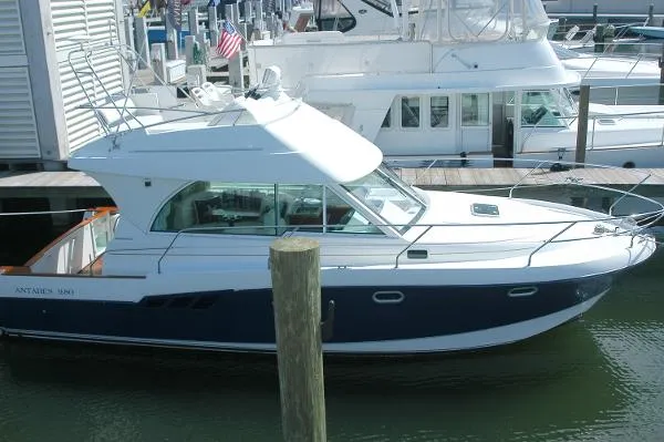 Slide: The Image of Beneteau Antares 9.8 2004 - 1