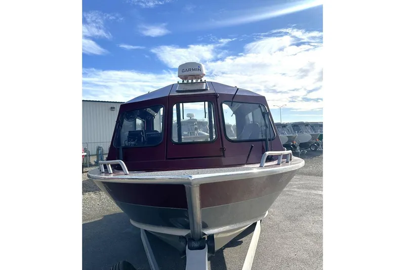 Slide: The Image of 2021 North River SEAHAWK 23 X 84 boat with Garmin radar, parked outdoors. - 2