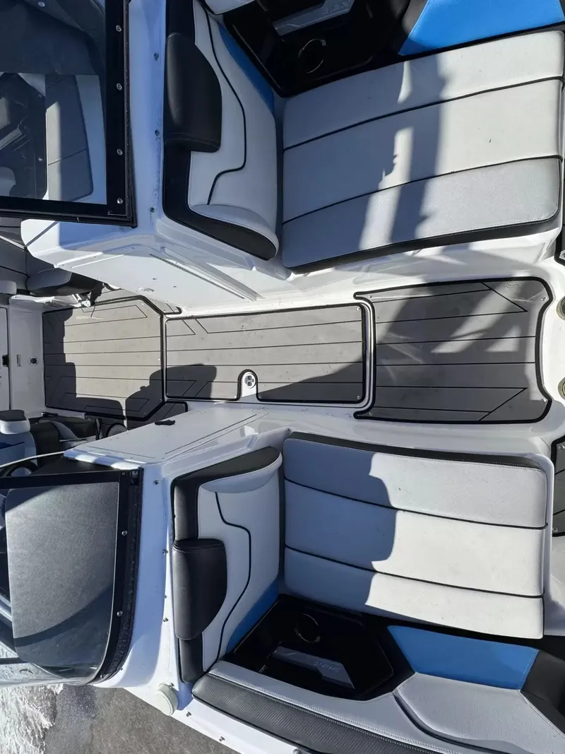 Slide: The Image of Interior of a 2019 Yamaha Boats 212X with gray seating. - 11