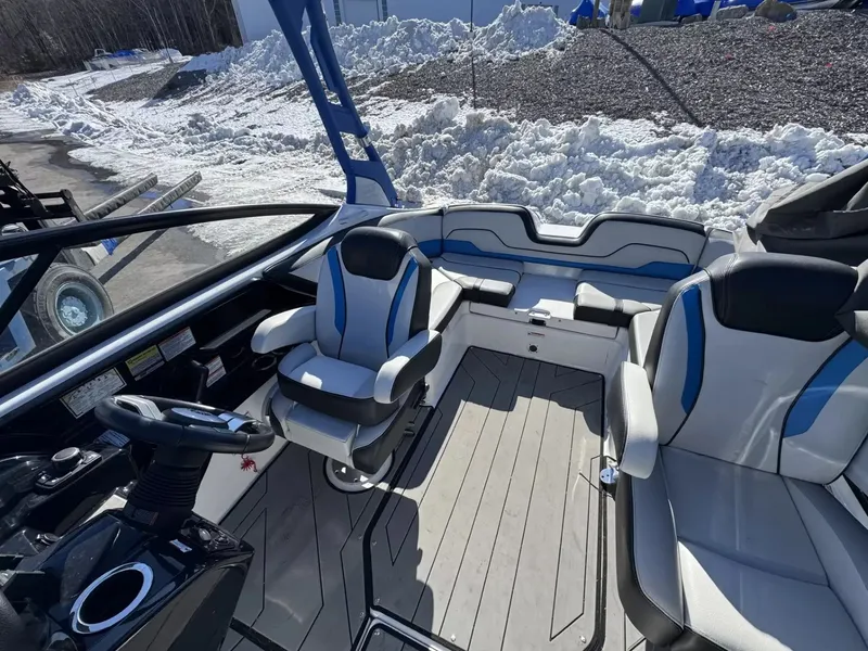 Slide: The Image of Interior of a 2019 Yamaha Boats 212X with modern seating. - 12