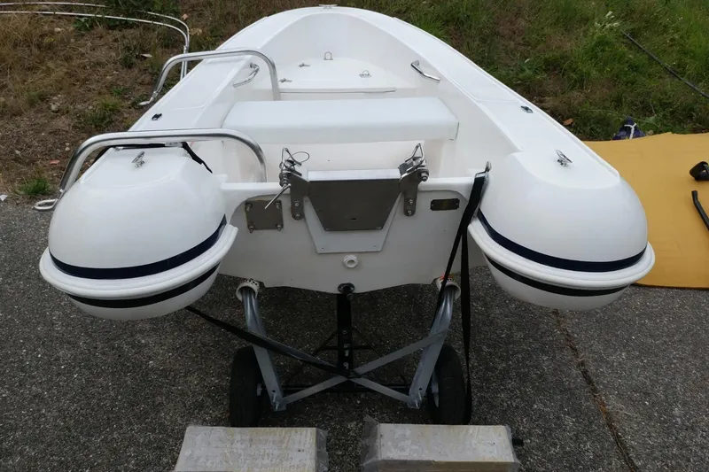 Slide: The Image of 2001 Bayliner 3488 Command Bridge Motoryacht with mounted dinghy on calm water. - 7