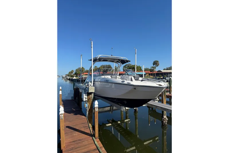 The Image of 2017 Yamaha Boats 242 Limited S E-Series docked on a sunny day. - 1