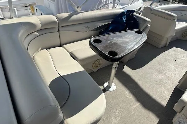 Slide: The Image of 2015 Bennington 21gs pontoon boat with Yamaha motor, rear view. - 10