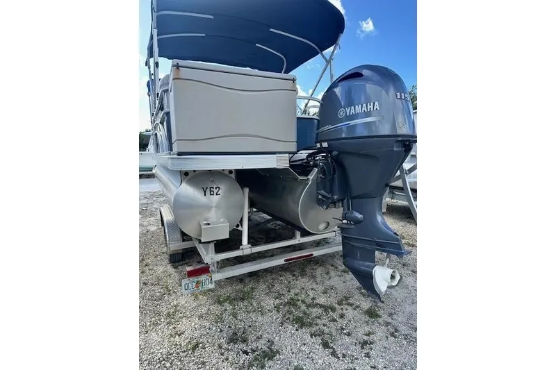Slide: The Image of 2015 Bennington 21gs pontoon boat on trailer with Yamaha outboard motor. - 5