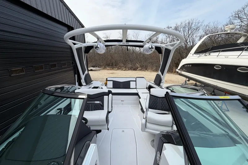 Slide: The Image of Dashboard of 2025 Monterey 278SS Super Sport with navigation display and steering wheel. - 21