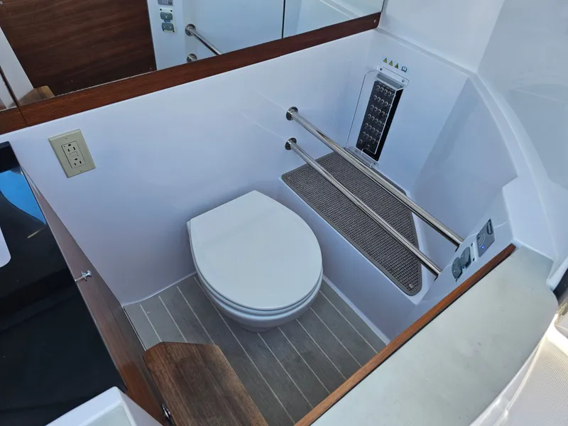 Slide: The Image of Axopar 28 Cabin 2021 - 17