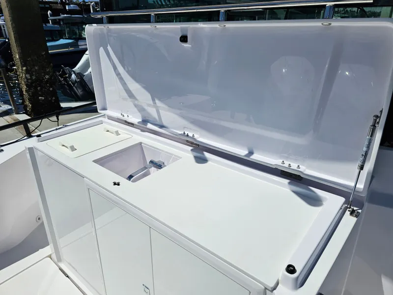 Slide: The Image of Axopar 28 Cabin 2021 - 6