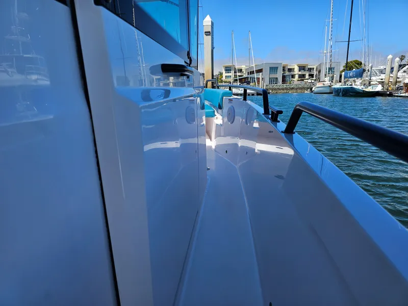 Slide: The Image of Axopar 28 Cabin 2021 - 9