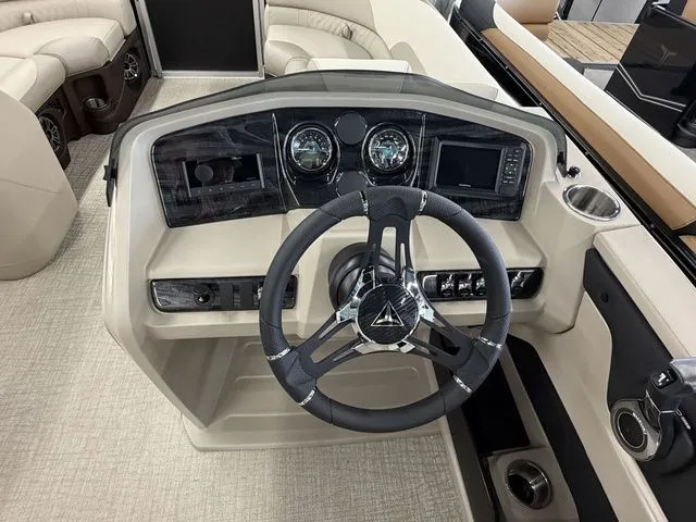 Slide: The Image of Tahoe LTZ 2385 VRB 2026 - 11