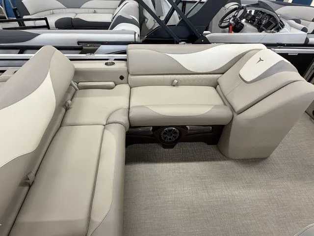 Slide: The Image of Tahoe LTZ 2385 VRB 2026 - 12