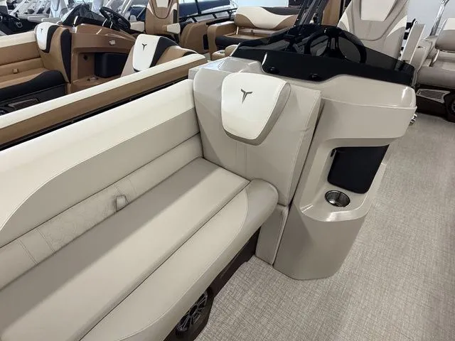 Slide: The Image of Tahoe LTZ 2385 VRB 2026 - 14