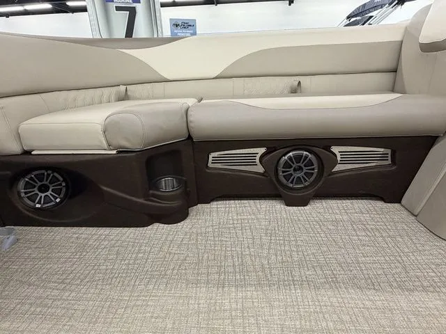 Slide: The Image of Tahoe LTZ 2385 VRB 2026 - 3