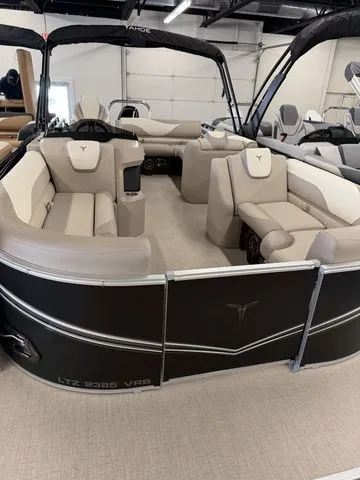 Slide: The Image of Tahoe LTZ 2385 VRB 2026 - 5