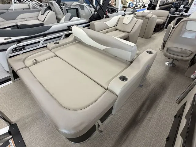 Slide: The Image of Tahoe LTZ 2385 VRB 2026 - 9