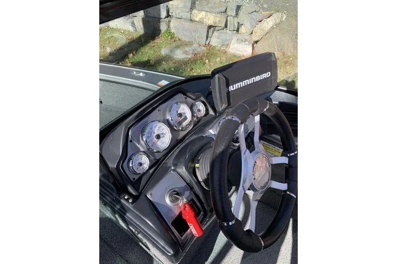 Slide: The Image of Dashboard of 2022 Lund 1875 Pro-V Sport boat with Humminbird electronics. - 9