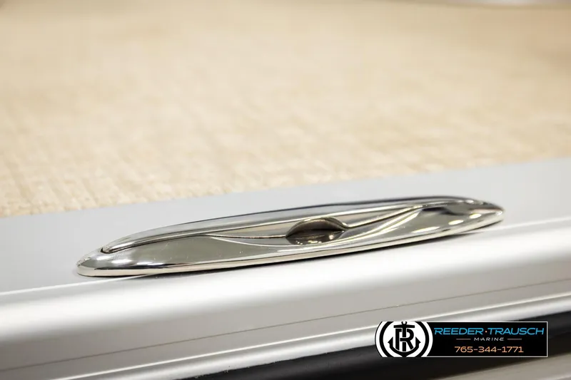 Slide: The Image of 2026 Avalon LSZ ENT boat cleat detail with Reeder Trausch Marine logo. - 55