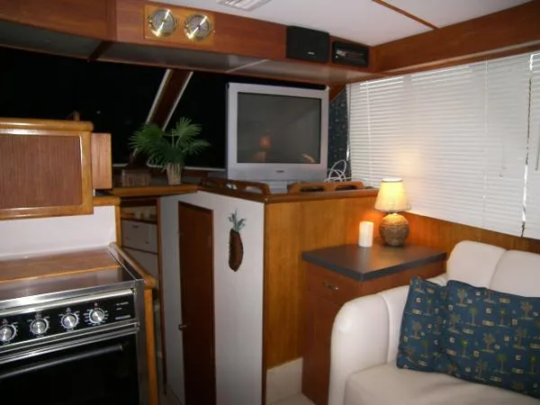 Slide: The Image of Tollycraft 40 Sport Sedan 1987 - 8