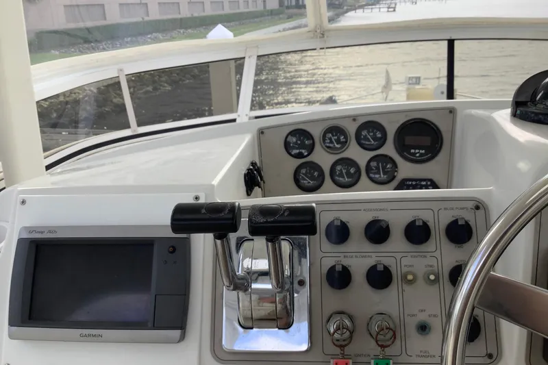 The Image of Carver Yachts 500 Cockpit Motor Yacht 1997 - undefined