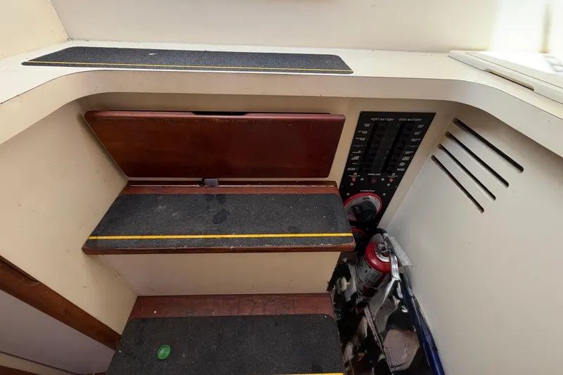 Slide: The Image of 2007 Luhrs 28 Open boat interior with control panel and fire extinguisher. - 68