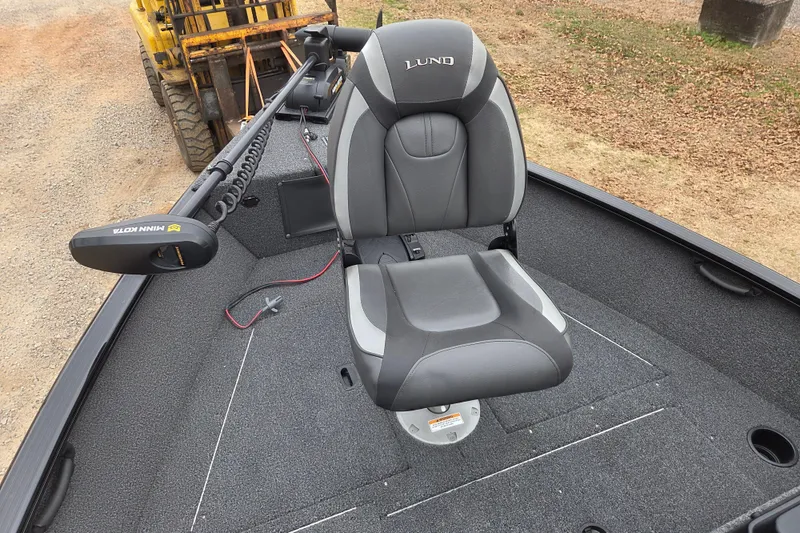 Slide: The Image of 2023 Lund 1650 Rebel XL Sport boat interior with seat and trolling motor. - 7