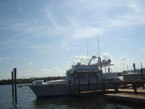 Slide: The Image of Uniflite 48 Yacht Fisherman 1982 - 0
