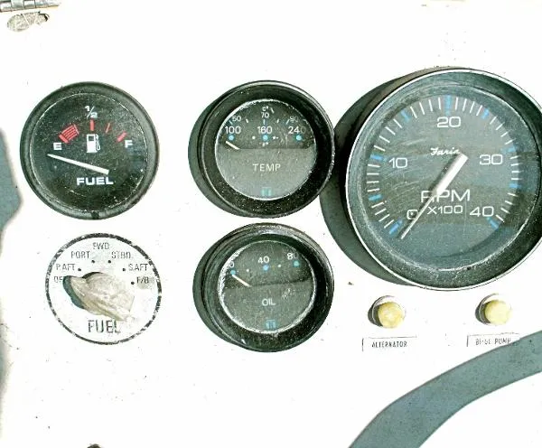 Slide: The Image of Uniflite 48 Yacht Fisherman 1982 - 10