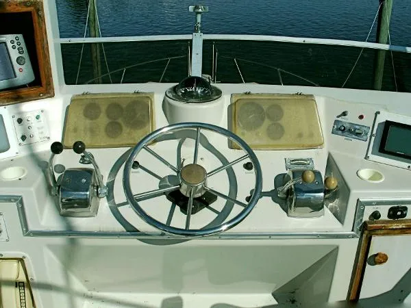 Slide: The Image of Uniflite 48 Yacht Fisherman 1982 - 9