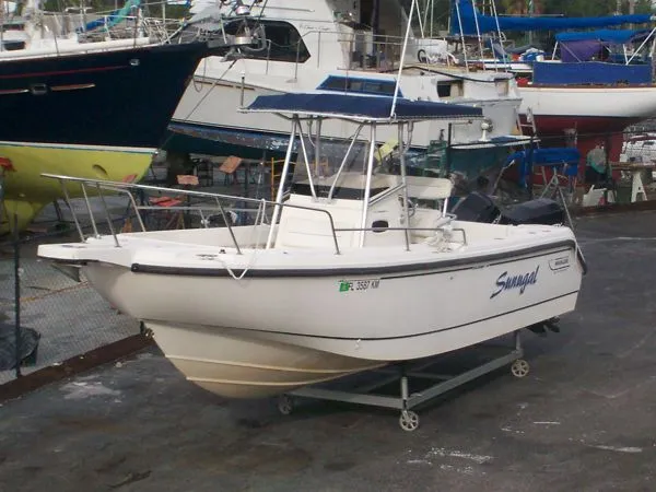 Slide: The Image of Boston Whaler outrage 26 1998 - 2