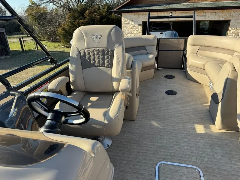 Slide: The Image of Trifecta 21 RFS SS 2019 - 5