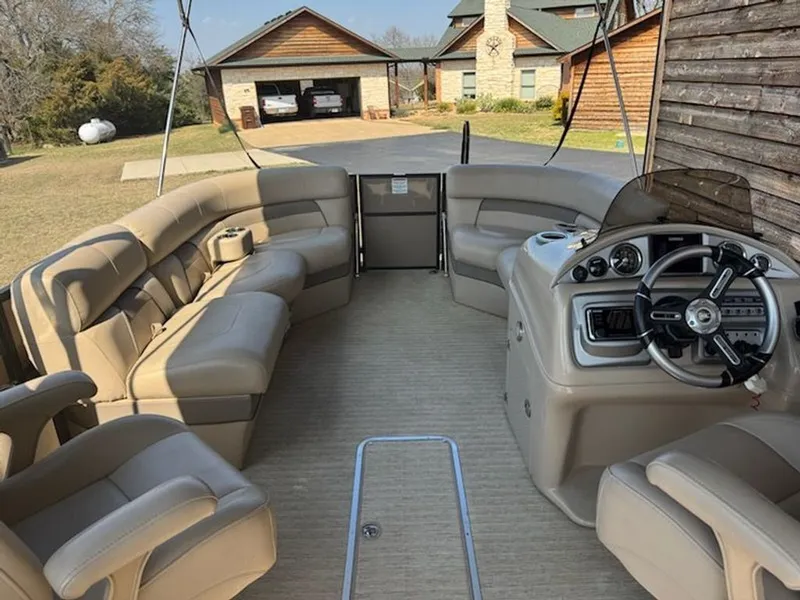 Slide: The Image of Trifecta 21 RFS SS 2019 - 6