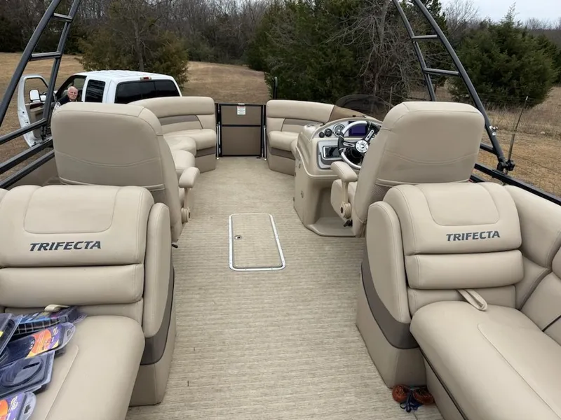 Slide: The Image of Trifecta 21 RFS SS 2019 - 8