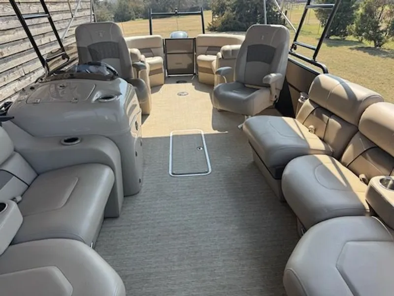 Slide: The Image of Trifecta 21 RFS SS 2019 - 9