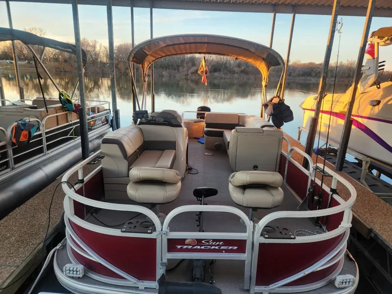 The Image of Tracker 20 DLX 2018 - 0